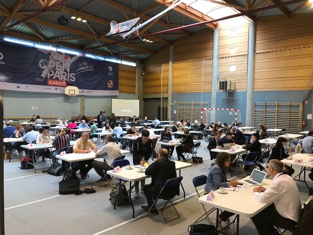 61984577_2392642511015082_2372896790258122752_n.jpg salle de conférence
