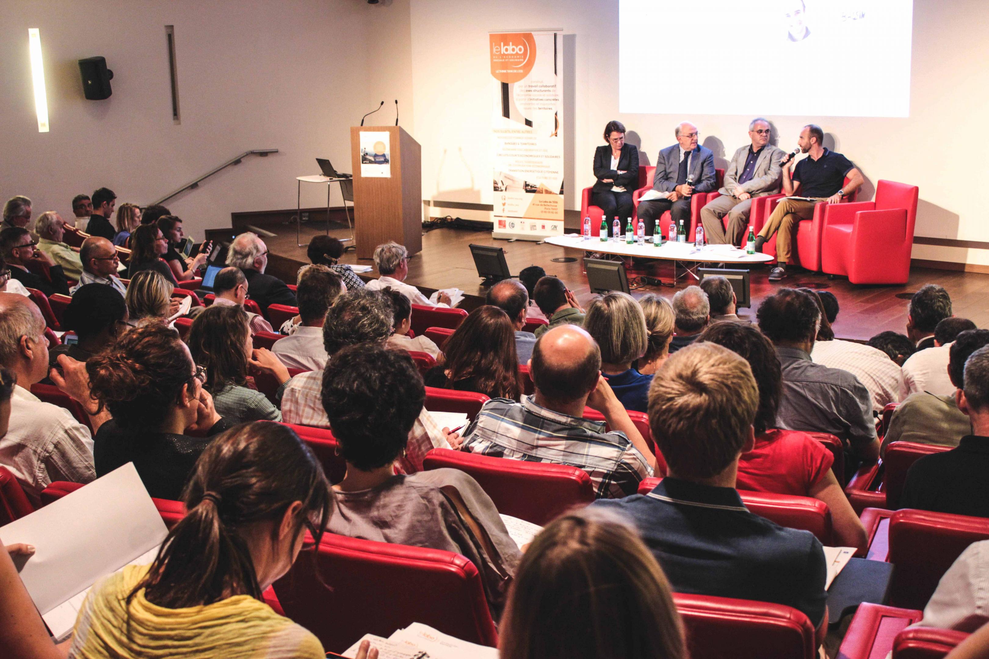 Salle de conférence pleine