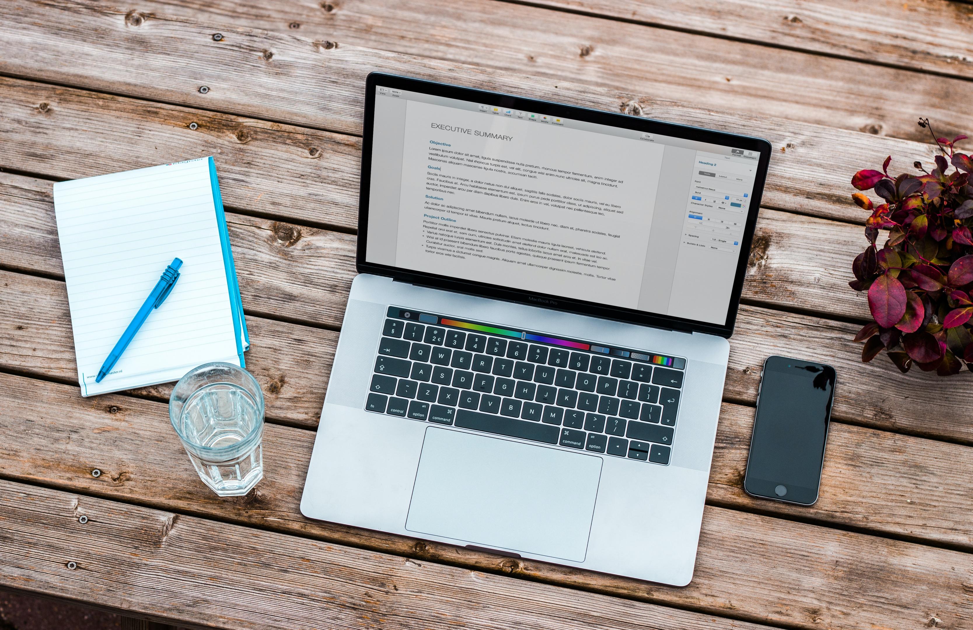 bram-naus-n8Qb1ZAkK88-unsplash.jpg Communication ESS