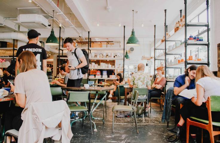 ESS, PTCE, recherche, financement, coopération, territoire, R&D, innovation sociale, environnement Personnes dans un café