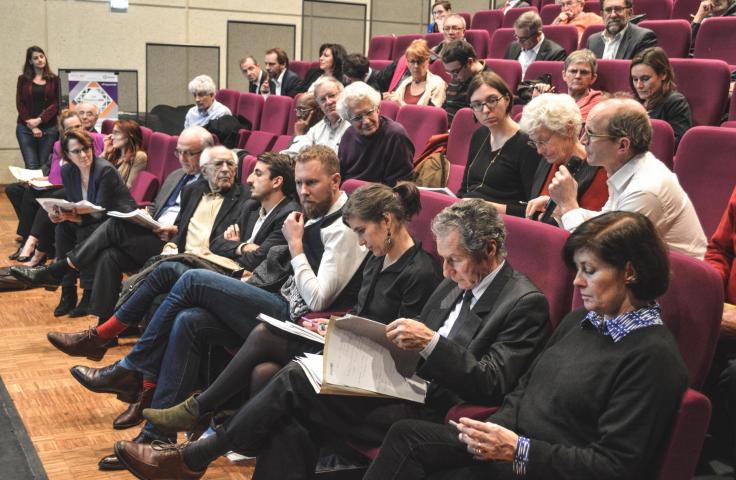 Débat avec les participants à la rencontre