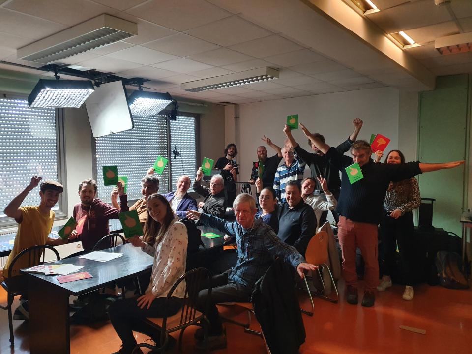 PHOTO d'une partie des bénévoles lors d'une rencontre trimestrielle fin 2023.jpg PHOTO d'une partie des bénévoles lors d'une rencontre trimestrielle fin 2023.jpg
