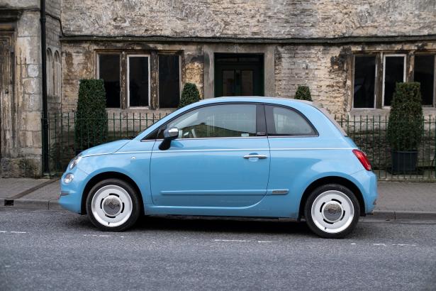 Voiture bleue