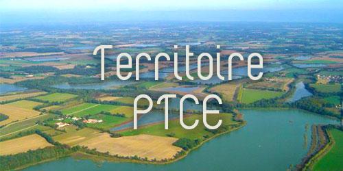 Paysage de territoire avec écriture "Territoire PTCE"